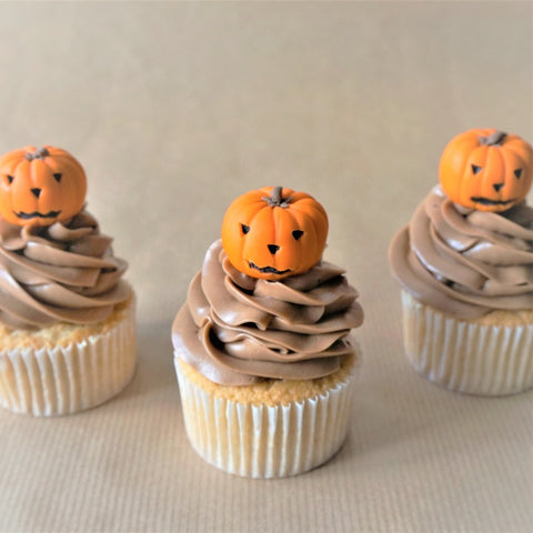 Fondant carved pumpkin cupcake toppers