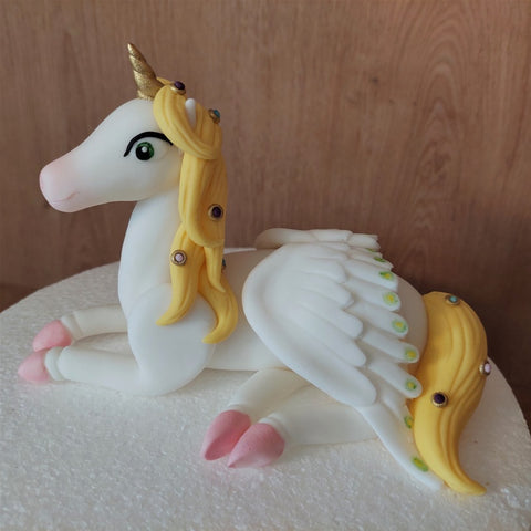 Fondant pagasus cake topper