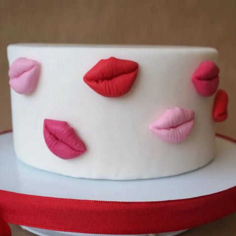 Fondant lips cupcake toppers