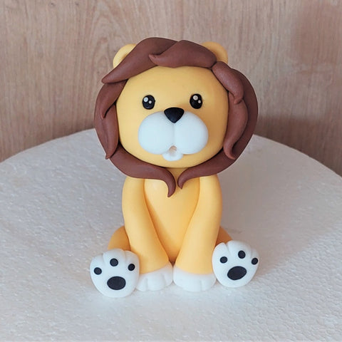 Fondant lion cake topper