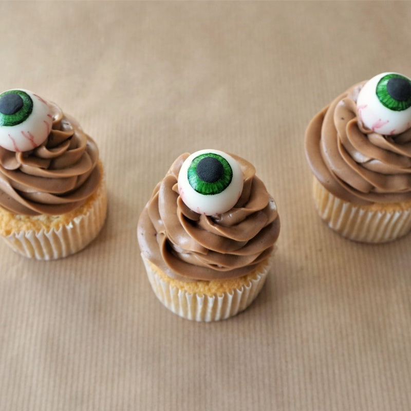 Fondant eyeball cupcake toppers