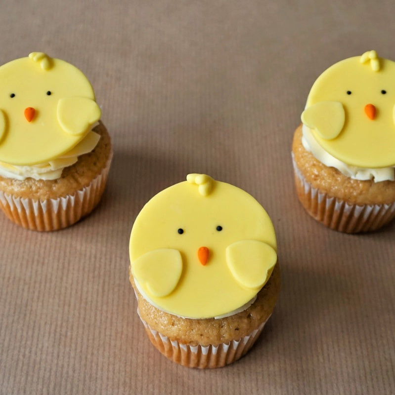 Fondant chicken cupcake toppers