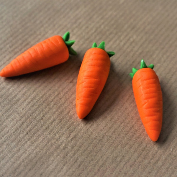 Fondant carrot cupcake toppers