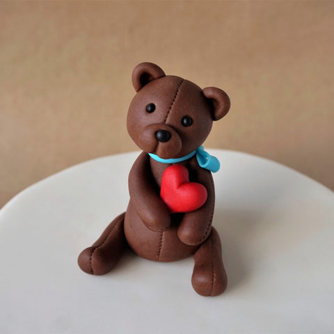 Fondant teddy bear cake topper